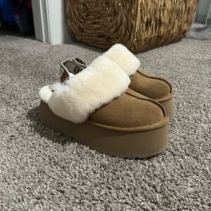 UGG Funkette Platform Slippers